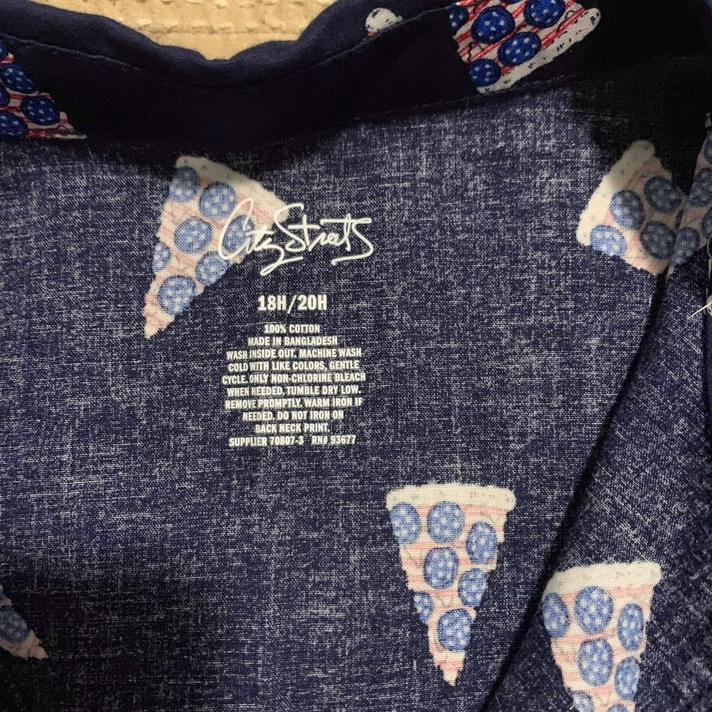 Pizza button up - Picture 2 of 2